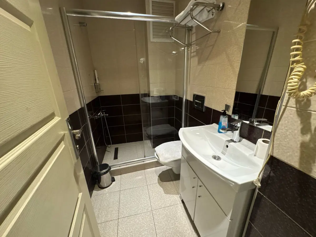 METRO DURAĞINA 7 DK MESAFEDE EŞYALI 2+1 DAİRE