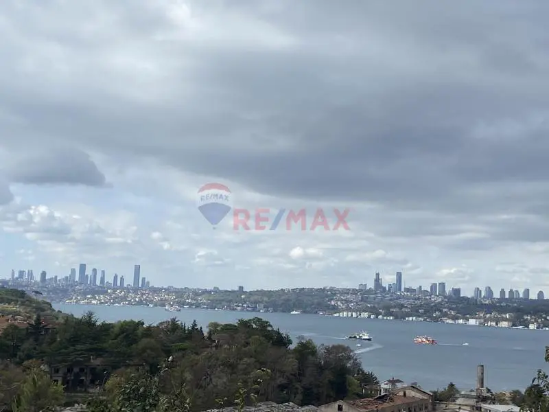 BEYKOZ İNCİRKÖY'DE BOĞAZ MANZARALI, ÜZERİNDE 2 ADET TEK KAT EVİ OLAN SATILIK ARSA