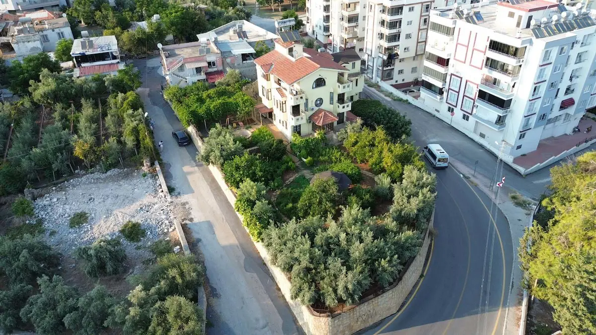 REMAX RİNA'DAN YALINAYAK'TA CADDE ÜZERİ 1.073M² EĞİTİM ALANI