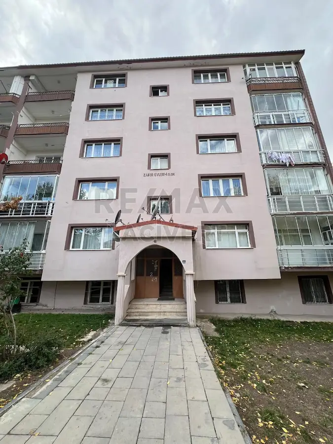 RE/MAX LACIVERT'TEN KAYAKYOLU'NDA SATILIK 2+1 DAIRE