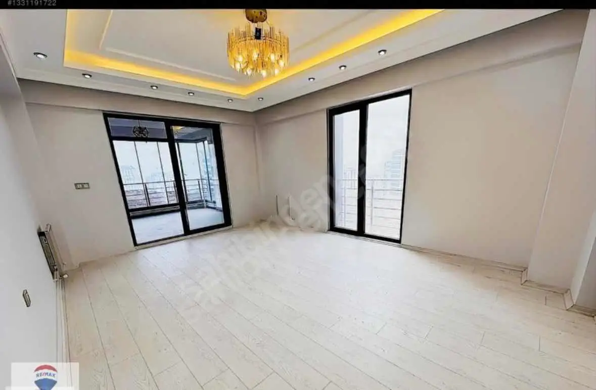 RE/MAX DEĞİŞİMDEN NİRVANA KONUTLARI’NDA SIFIR 4+1 | 200 M² NET | 3 CEPHE | BALKONLU