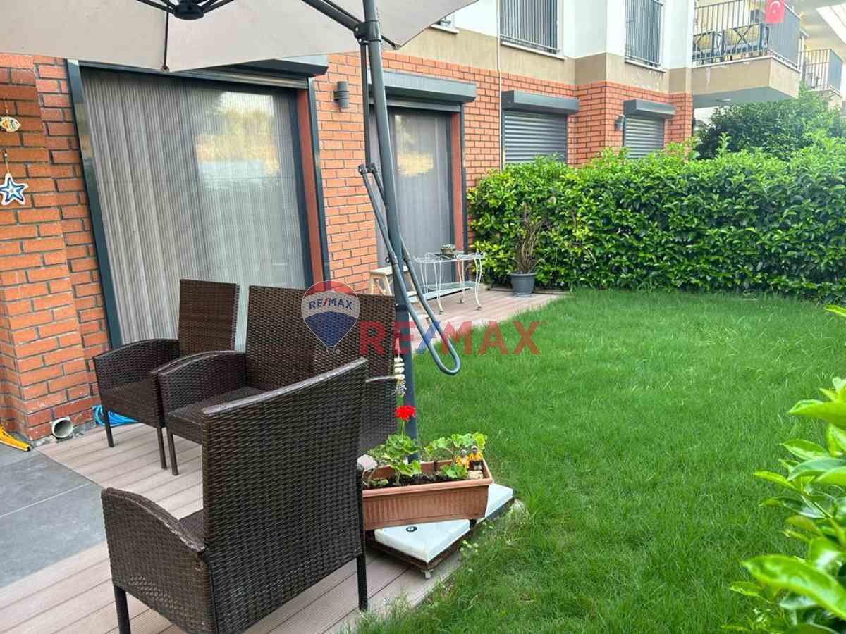 KUŞADASI ADALOTUS SİTESİNDE BAHÇE KULLANIMLI 2+1 SATILIK YAZLIK