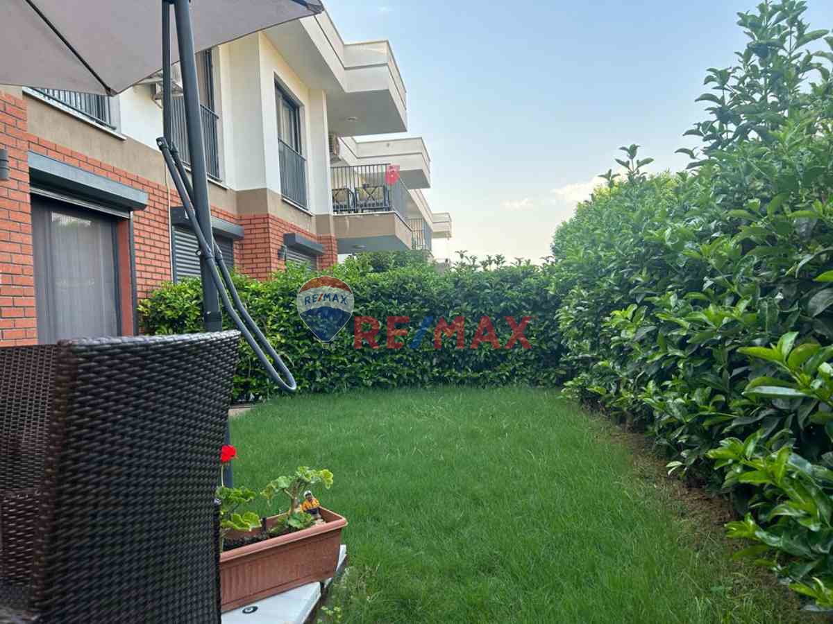 KUŞADASI ADALOTUS SİTESİNDE BAHÇE KULLANIMLI 2+1 SATILIK YAZLIK