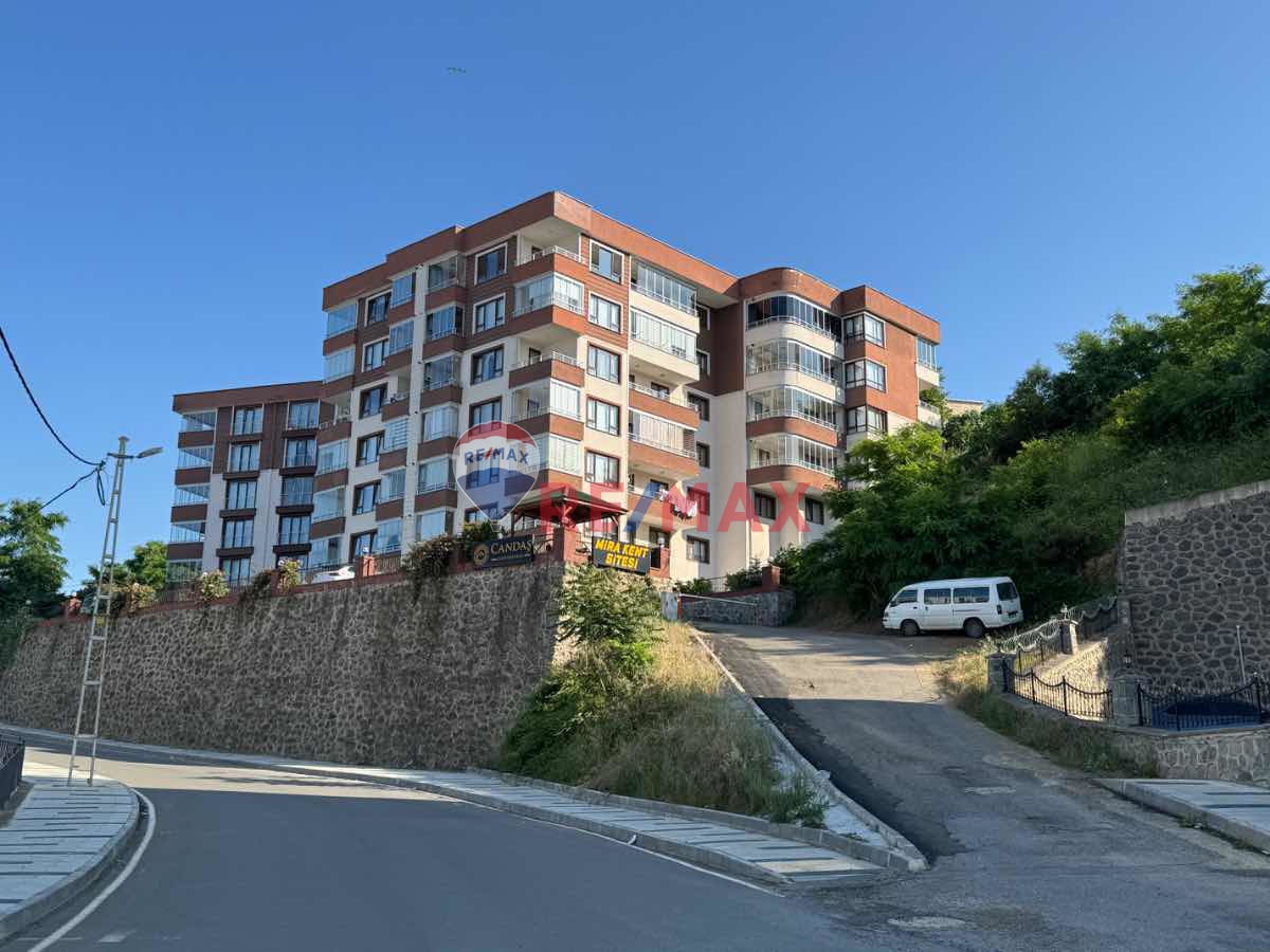 KARŞIYAKA 'DA SITE İÇI MANZARALI MASRAFSIZ 176 M2 3+1 DAIRE