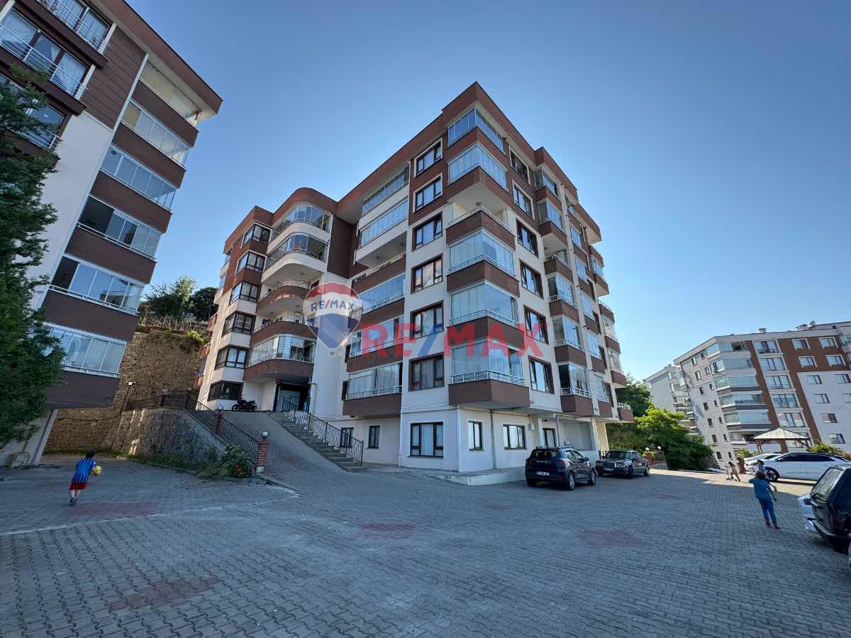KARŞIYAKA 'DA SITE İÇI MANZARALI MASRAFSIZ 176 M2 3+1 DAIRE