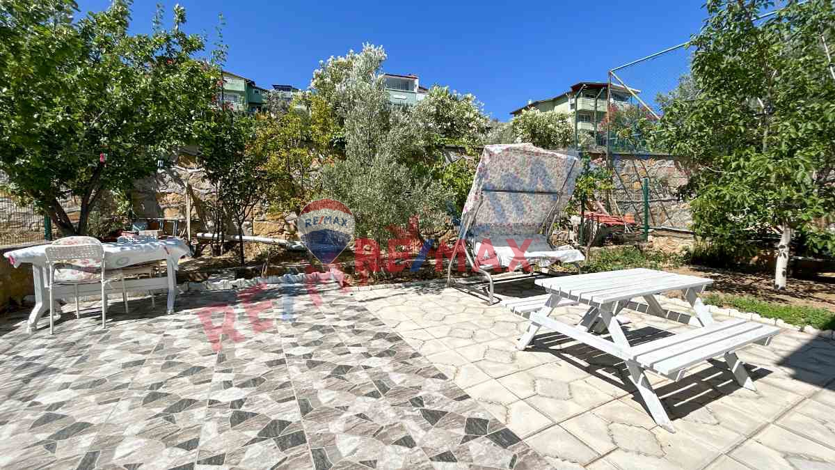 BURHANİYE İSKELE MAHALLESİNDE MÜSTAKİL BAHÇELİ YAZLIK VİLLA 