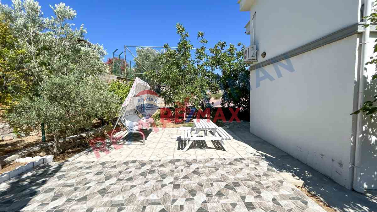 BURHANİYE İSKELE MAHALLESİNDE MÜSTAKİL BAHÇELİ YAZLIK VİLLA 