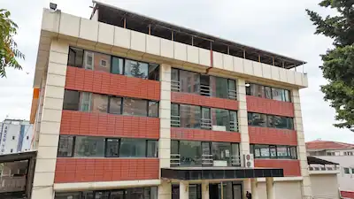 BEYLIKDÜZÜ ADNAN KAHVECI'DE DENIZ MANZARALI KİRALIK KOMPLE FABRIKA BINASI
