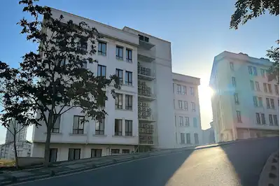 ÇEKMEKÖY MERKEZ MAHALLESİNDE ZİN D SEFİN KONUTLARINDA EŞYALI 1+1 KİRALIK DAİRE