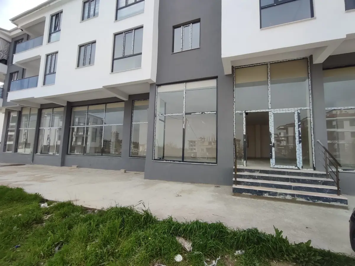 REMAX MODEL DEN ŞEMIKLER DE VILDAN KOLEJI YAKINI  230 M² KIRALIK DÜKKAN