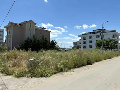 BÜYÜKÇEKMECE CELALIYEDE 500 M² TAM HISSE İMARLI VILLA ARSASI