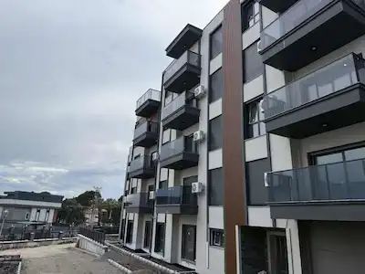 DİKİLİ ÇANDARLI‘DA DENİZE SIFIR 1+1SATILIK DAİRE