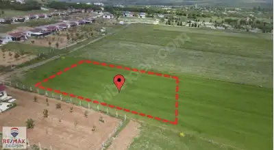 REMAX DEĞİŞİM MÜCAHİTTEN HANKENDİDE FIRSAT KONUMLU TARLA