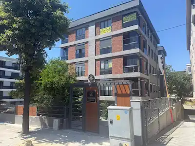 BAHÇELİEVLER TALATPAŞA CADDESİNDE DEPOLU SATILIK DÜKKAN