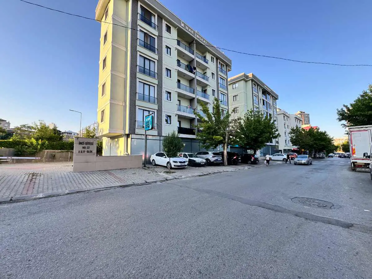 TOPSELVİ'DE PARKIN KARŞISINDA YEŞİLLİKLER İÇERİSİNDE 3+1 2. KAT