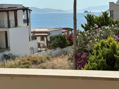 TURGUTREIS SAHILE 50 M EŞYALI 2+1 ARA KAT DAIRE