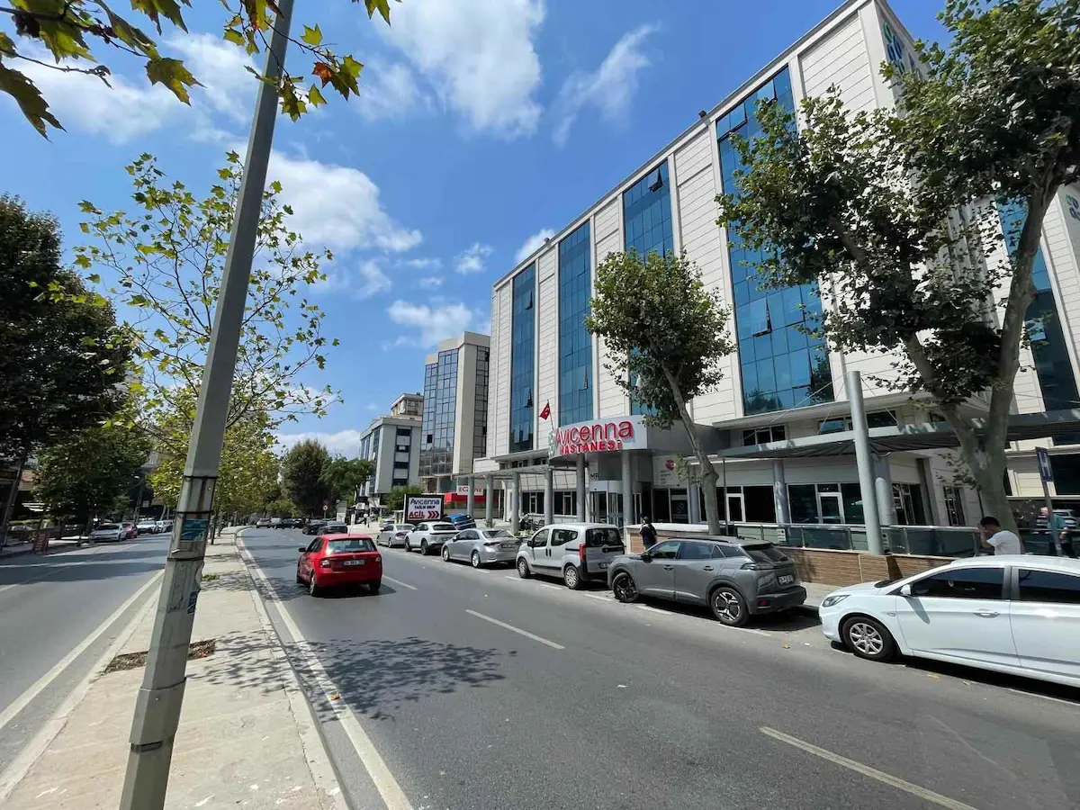ATAŞEHİR KAYIŞDAĞI CADDESİ’NDE SATILIK PRESTİJLİ BÜRO