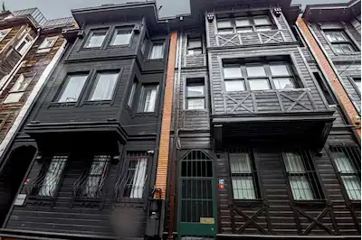 SULTANAHMET’TE FAAL, RUHSATLI , MANZARALI VE TERASLI BUTİK OTEL