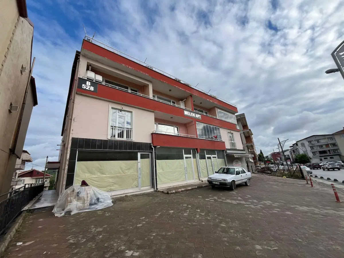 KOCAELİ İZMİT YEŞİLOVA TURAN GÜNEŞ CADDE ÜZERİ KİRALIK DAİRE