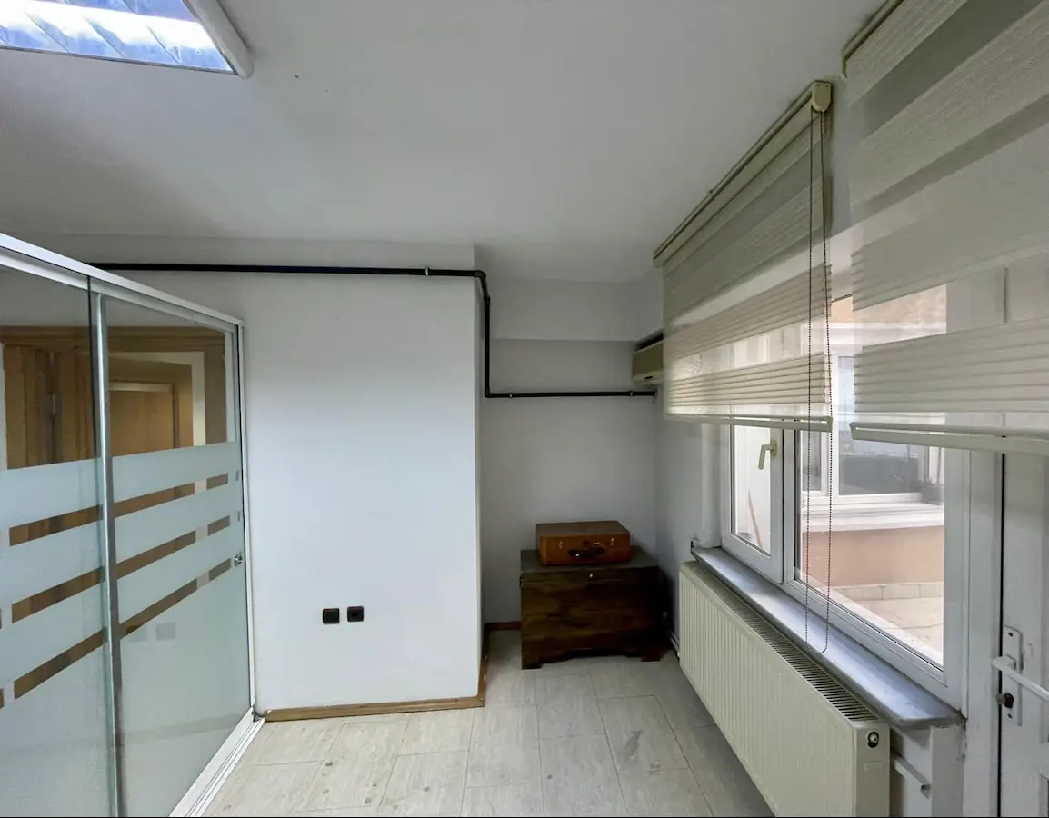 REMAX AREA DAN CADDE ÜZERI ADLIYE YANINDA SATILIK 1+1 BÜRO, OFIS
