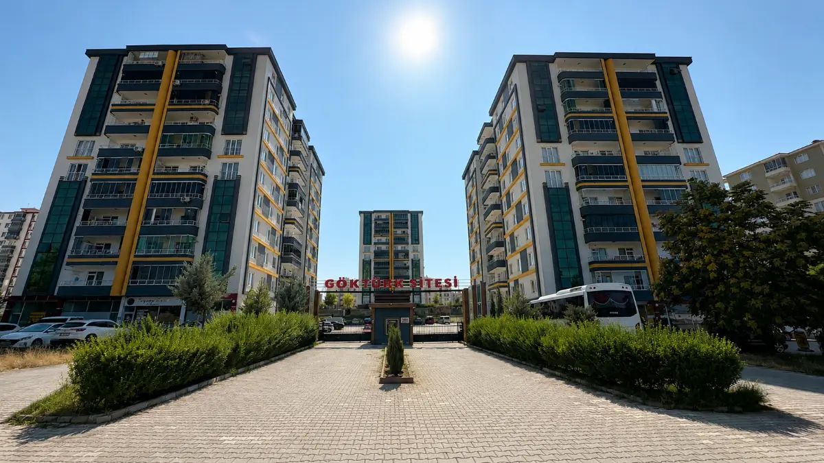 YAKINCA'DA GÖKTÜRK SİTESİNDE SATILIK 3+1 DAİRE