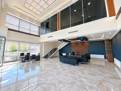OTONOMİ GENİŞ CADDE GÜNEY CEPHE S.LÜKS YAPILI KİRALIK DÜKKAN