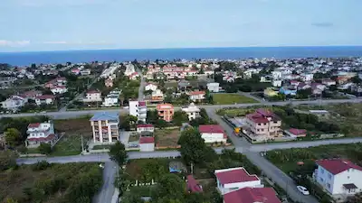 REMAX MUSTAFA'DAN TAFLAN DA ÜÇ KATA İMARLI VİLLALIK ARSA