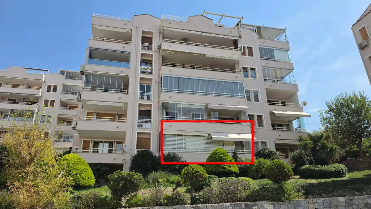 KUŞADASI AKYAR KONAKLARI-YÜKSEK GİRİŞ-GENİŞ-KAPALI BALKONLU DAIRE