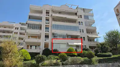 KUŞADASI AKYAR KONAKLARI-YÜKSEK GİRİŞ-GENİŞ-KAPALI BALKONLU DAIRE