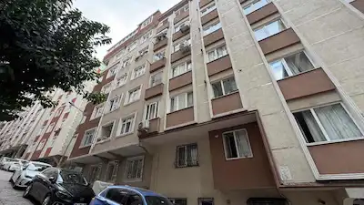BAHÇELIEVLER SIYAVUŞPAŞADA YATIRIMLIK
SATILIK 1.5+1 BAHÇE KATI DAIRE