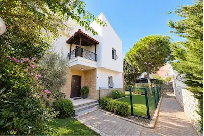GÜZELBAHÇE KAHRAMANDERE’DE SITE İÇERISINDE HAVUZLU 4+1 SATILIK VILLA