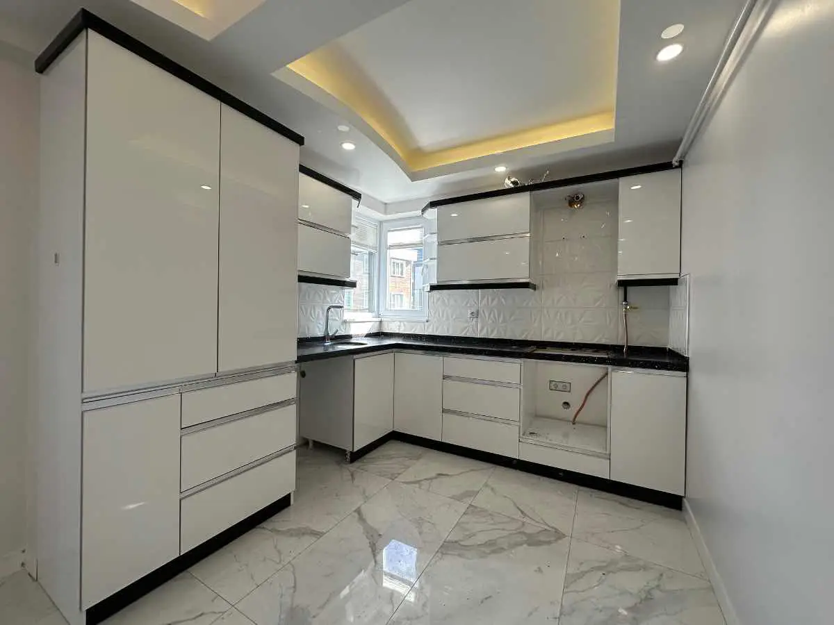 DEVASA GENİŞLİKTE KİRALIK 3+1 DAİRE