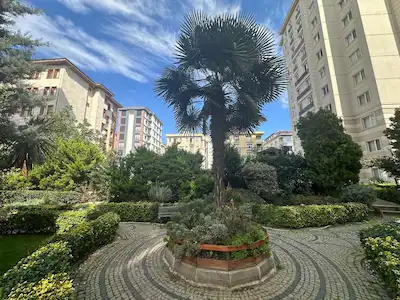 ŞERİFALİ PALMİYE SİTESİ ÖZEL DEKORASYONLU ÇİFT OTOPARKLI 3+1