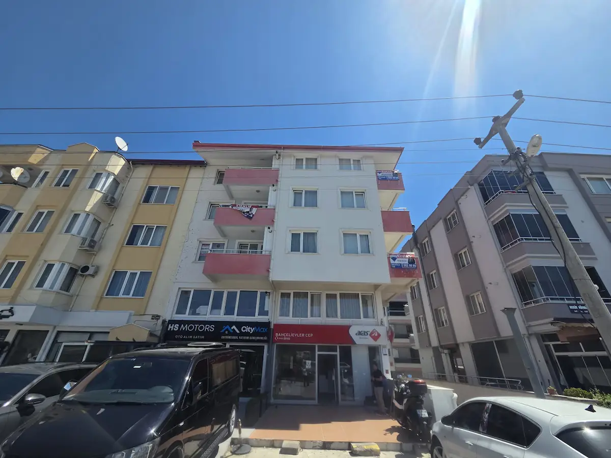 REMAX YAZ'DAN PLEVNE MAH AYRI MUTFAKLI .EŞYALI 1+1 SATILIK