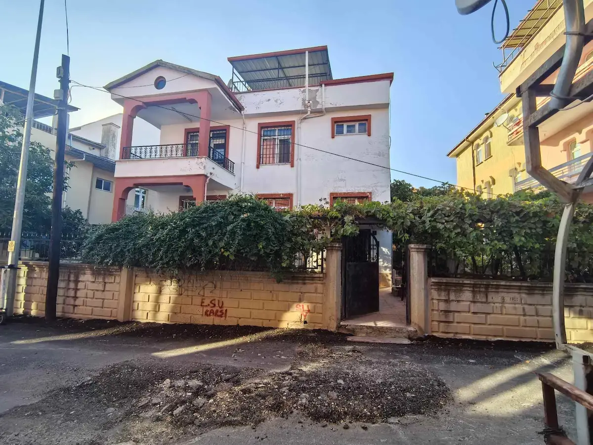 RE/MAX DEĞİŞİM’DEN CUMHURİYET MAH.’DE 3+150 M² KİRALIK DAİRE!