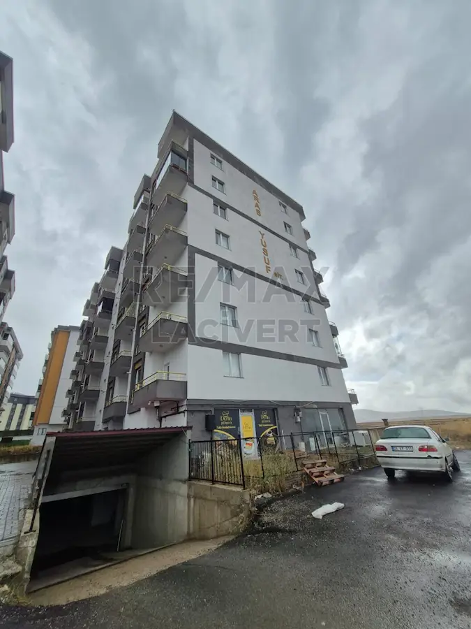RE/MAX LACİVERT'TEN YILDIZKENT'TE EŞYALI KİRALIK 1+1 DAİRE 
