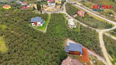 UĞURLU - KARŞIYAKA SINIRINDA MANZARALI 2000 M2 ARAZI