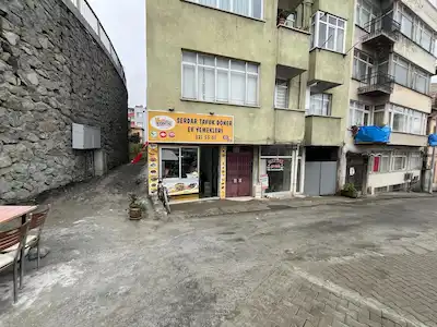 MEYDANA YAKIN KİRACILI FIRSAT DÜKKAN