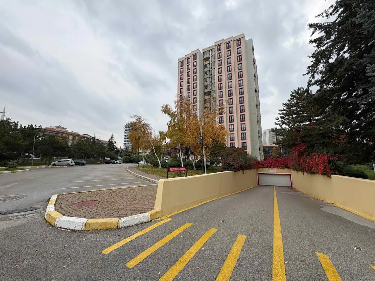 ÇANKAYA BİRLİK ZİRVEKENT 1 KONUTLARI SATILIK 4+1 UYGUN FİYAT DAİRE