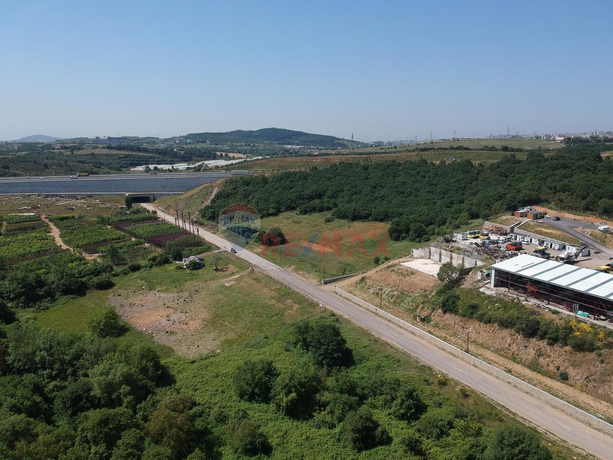 PENDİK KURNAKÖYVİAPORTA YAKIN  KİRALIK 967 M2 HİSSELİ TARLA