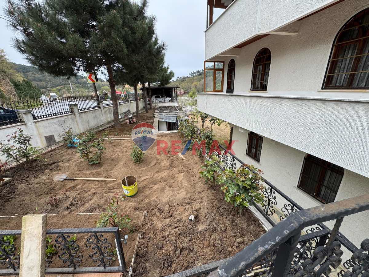 ŞILE SOFULAR KÖYÜ ANAYOLA CEPHE KIYMETLI KONUMDA ARSA+ 4 KATBINA