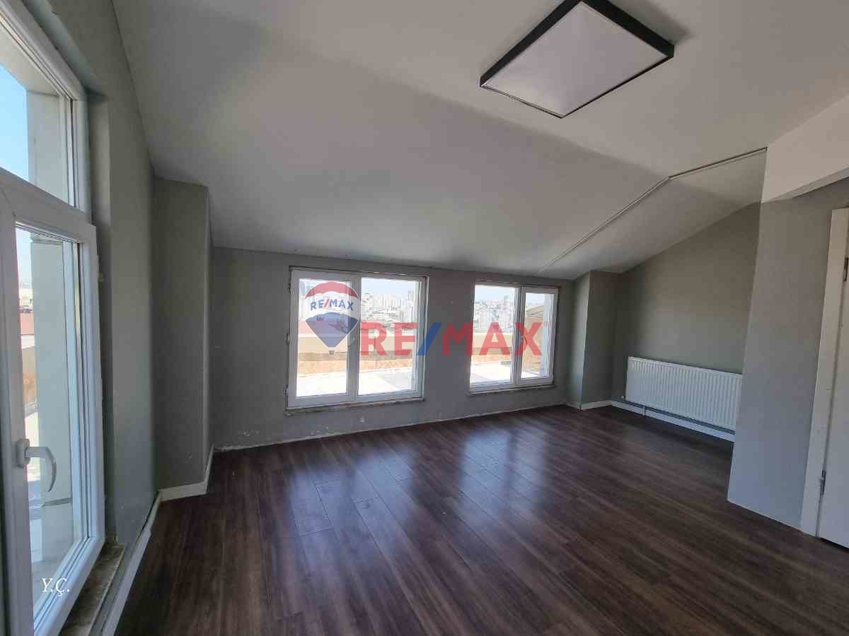 METROBÜS DURAĞINA 2 DK MESAFEDE 5+1 PRESTİJLİ 420M² KİRALIK OFİS