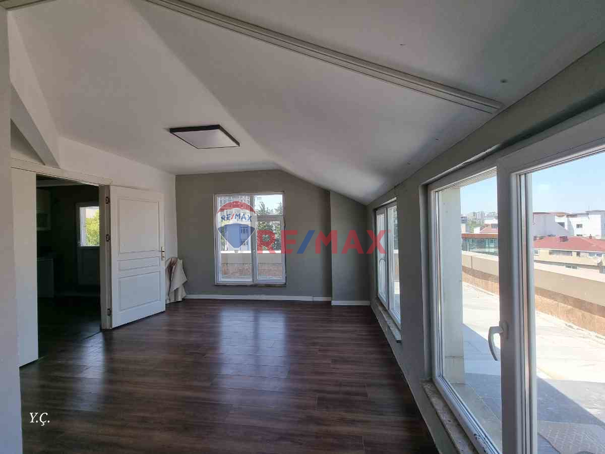 METROBÜS DURAĞINA 2 DK MESAFEDE 5+1 PRESTİJLİ 420M² KİRALIK OFİS