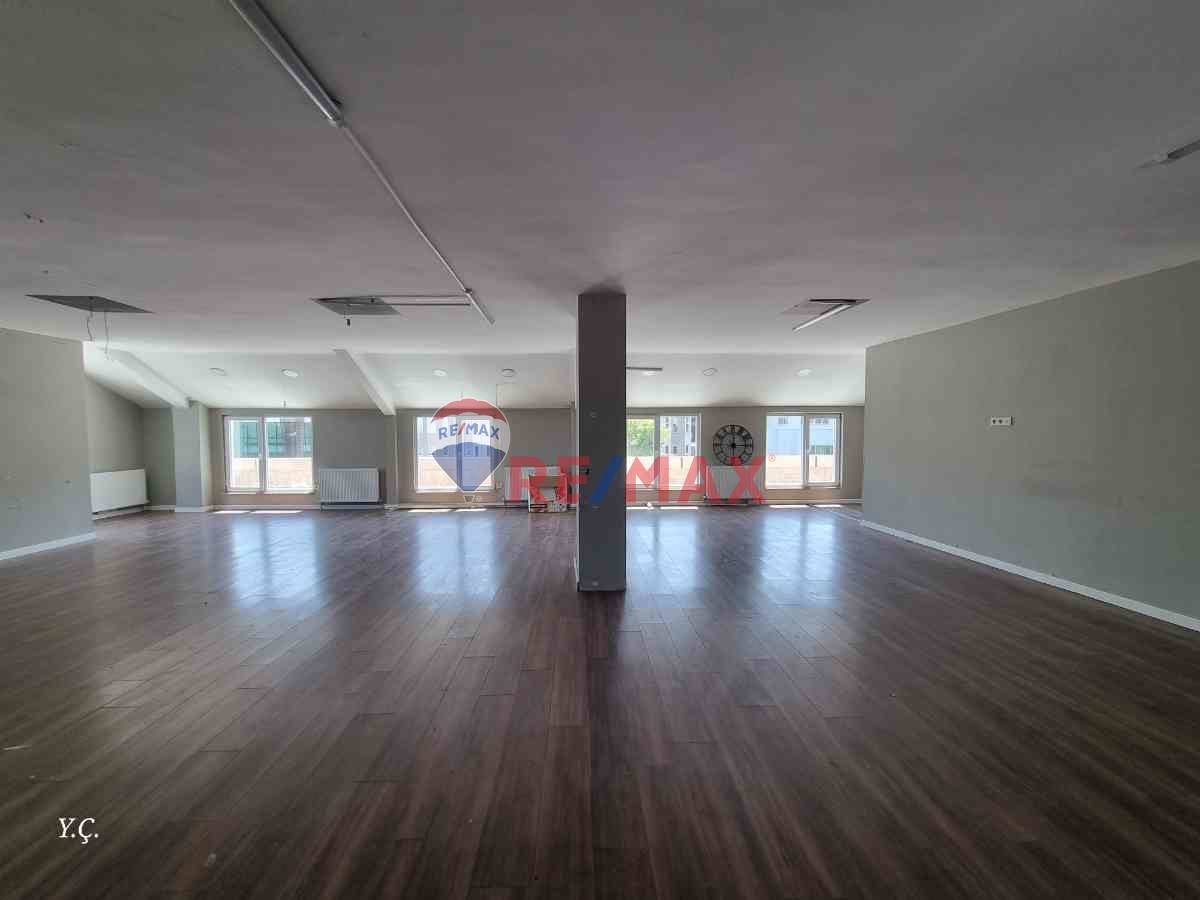 METROBÜS DURAĞINA 2 DK MESAFEDE 5+1 PRESTİJLİ 420M² KİRALIK OFİS