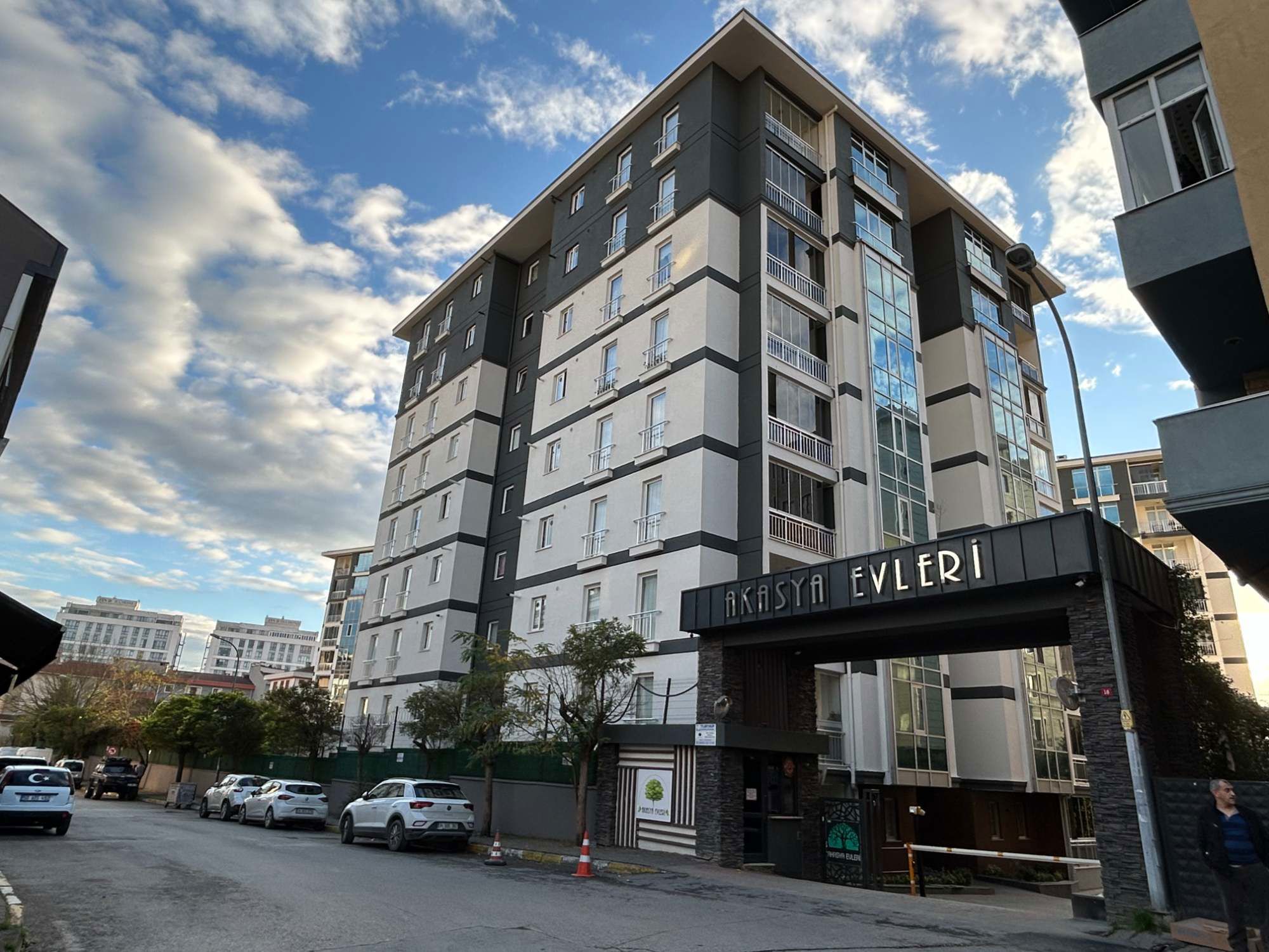 ÇEKMEKÖY AKASYA EVLERİ SATILIK 3+1 OTURUMA HAZIR ARA KAT DAİRE