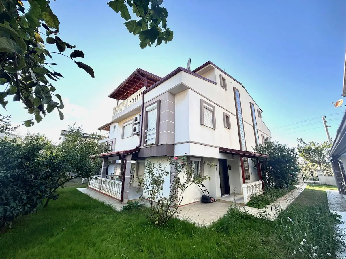 REMAX YELKEN'DEN GÜMÜLDÜR İNÖNÜ  MAH. DENİZE 200M MESAFEDE, SİTE İÇİ VİLLA