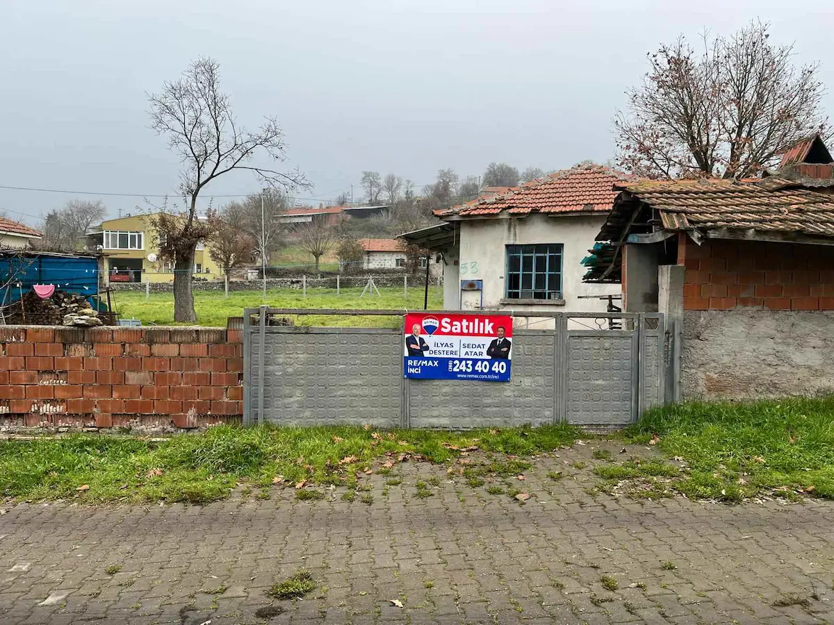 RE/MAX İNCİ'DEN SAVAŞTEPE İSADERE MAH. SATILIK ARSA VE KARGİR EV 