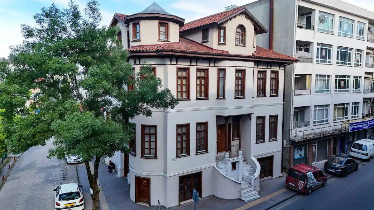 REMAX ŞİRVAN'DAN 2. DERECE TESCİLLİ SATILIK TARİHİ KÖŞK & KONAK