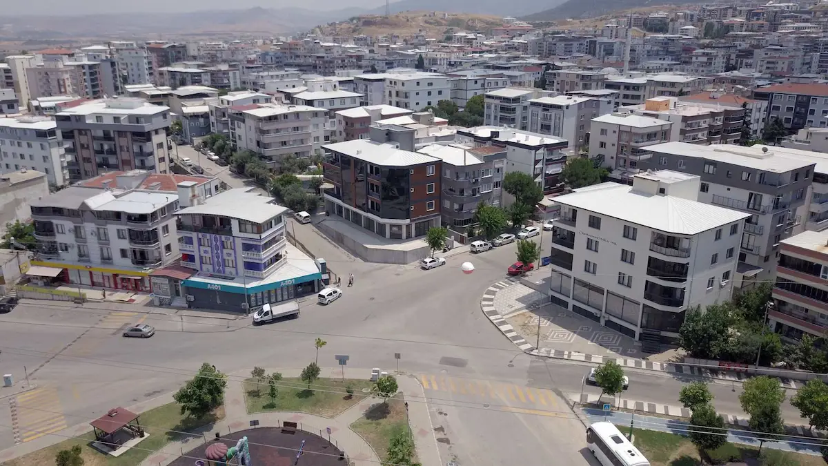 ALİAĞA YENİMAHALLE MERKEZDE DEPOLU BRÜT 430 M2 KİRALIK SIFIR DÜKKAN