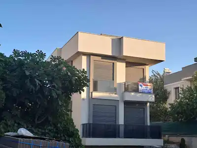 SEFERİHİSAR AKARCA’DA SIFIR 5+1, 170 M² NET, 4 CEPHELİ LÜKS VİLLA | KREDİ & TAKAS UYGUN
